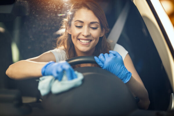 Diese Pflegeprodukte lassen dein Auto aussehen wie frisch vom Händler - Pflegeprodukte für innen &amp; außen | myparts.car